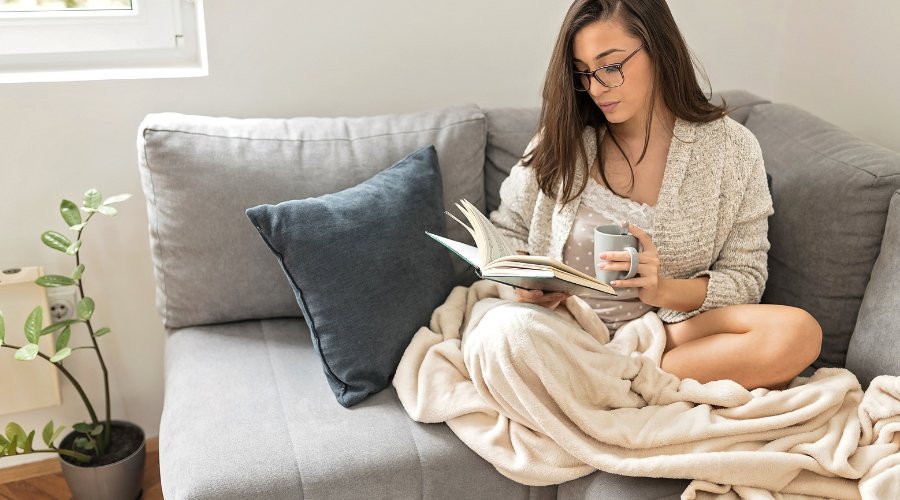 15 unikke idéer til LinkedIn-opslag, der øger dit engagement 3 girl reeding book