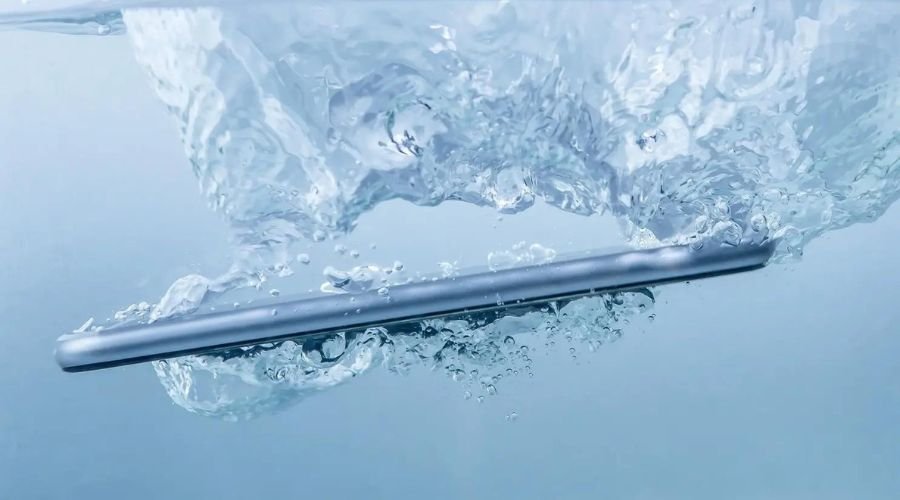 Hvad er fordelene ved at bruge en eSIM-smartphone? 3 iPhone underwater