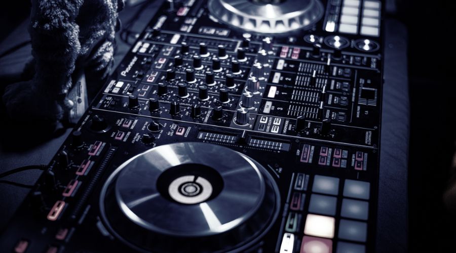 Spotify vs. Apple Music vs. YouTube Music: Hvilken er bedst? 6 DJ