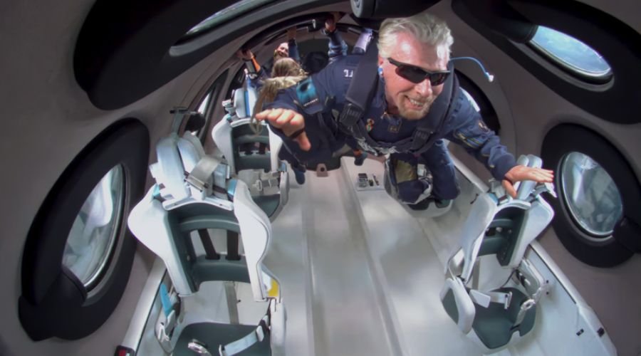 Virgin Galactic afslutter Unity 22, en vellykket rumflyvning med Sir Richard Branson og tre missionsspecialister.
