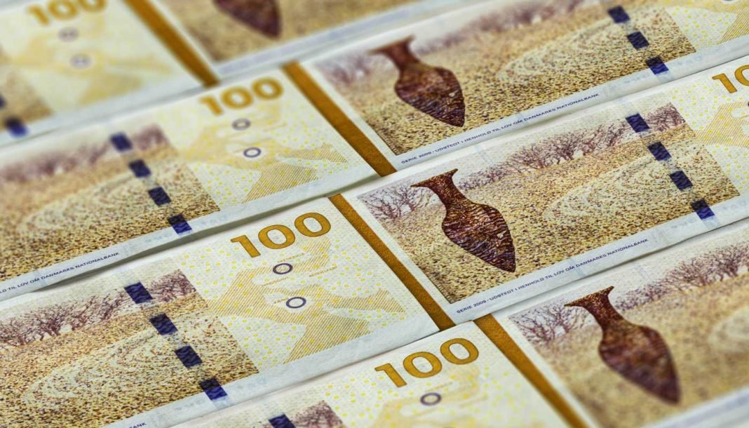 danish-crowns Danske 100-kronesedler er lagt fladt ud