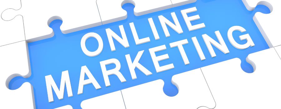 Sådan starter du en sidebeskæftigelse hjemmefra: En guide til begyndere 4 Teksten "Online Marketing" på puslespilbrikker.