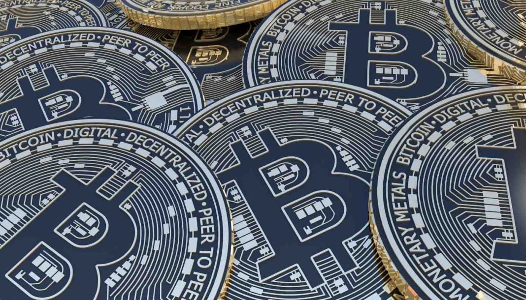 Bitcoin-mønter ligger fladt