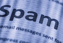 Tænk dig om to gange, før du afmelder spam-e-mails: Det kan være en svindel Forstørret "spam"-tekst på et stykke papir