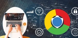 VPN-koncept med en person, der bruger en bærbar computer på et hvidt bord