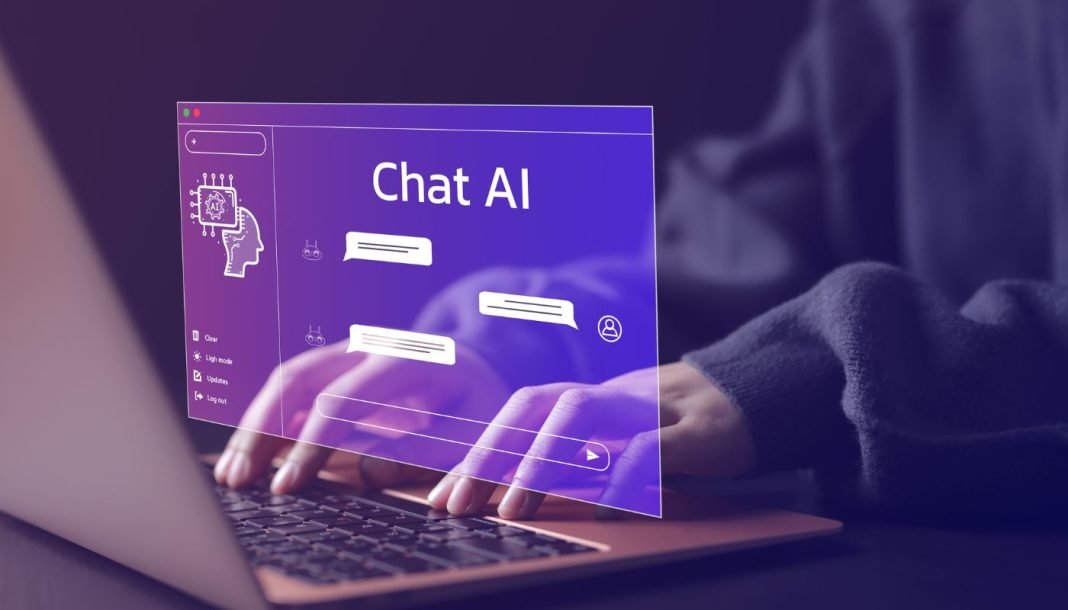 Kvinde bruger en bærbar computer og chatter med en kunstig intelligens. På computerskærmen er der åbnet et interface til programmet “Chat AI” med en lilla baggrund.