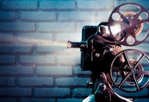 En gammel fungerende filmprojektor