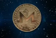 Monero kryptovaluta mønt på en mørk baggrund med symboler af forskellige valutaer.