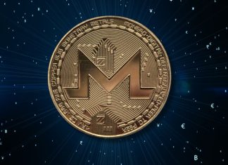 Hvad er Privacy Coins, og hvordan adskiller de sig fra almindelig kryptovaluta? Monero kryptovaluta mønt på en mørk baggrund med symboler af forskellige valutaer.