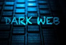 4 myter om dark web, du stadig tror på En baggrund af en computer-tastatur med binære tal (1 og 0) overlejret i blå farve. I forgrunden står teksten "DARK WEB" skrevet i en ru, blå skrifttype.